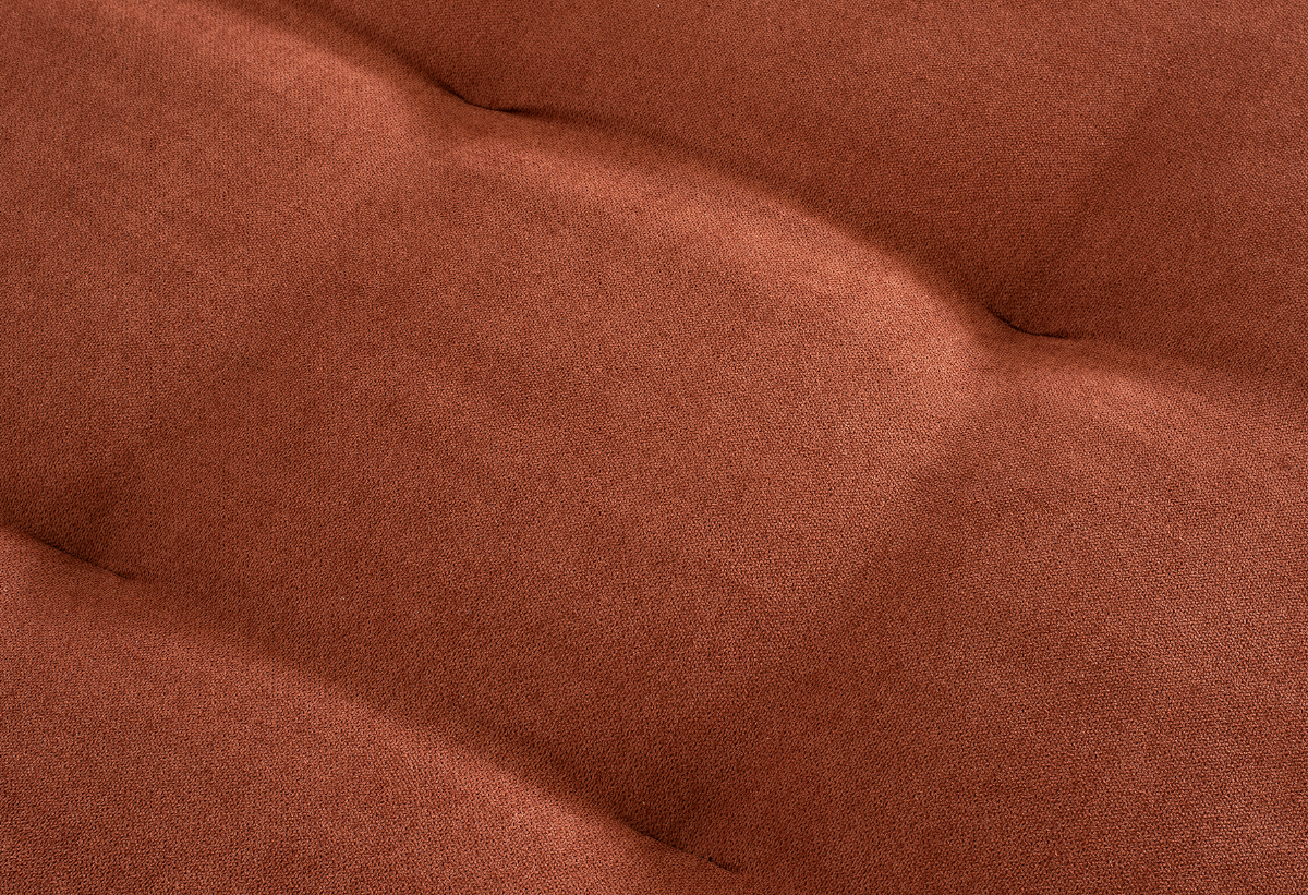 Στην εικόνα απεικονίζεται η ποιότητα και το σχέδιο του καναπέ 